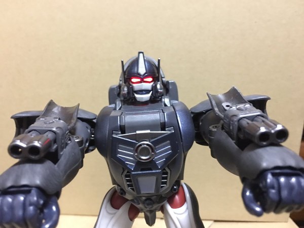 MP 32 Masterpiece Optimus Primal   In Hand Photos Surface On Twitter  (35 of 81)
